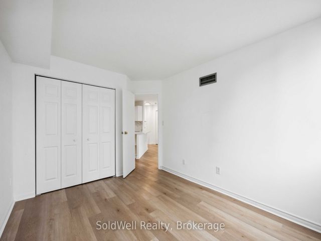 1802 - 25 Grenville St