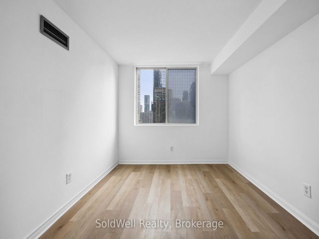 1802 - 25 Grenville St