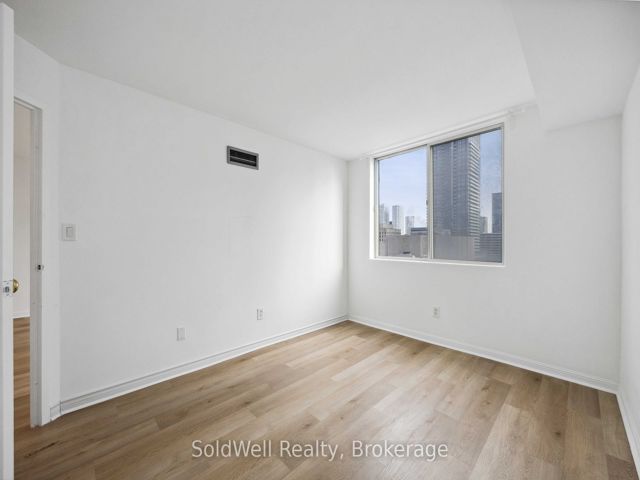 1802 - 25 Grenville St