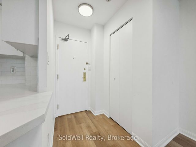 1802 - 25 Grenville St