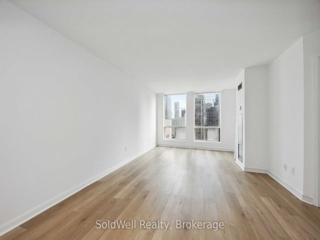 1802 - 25 Grenville St