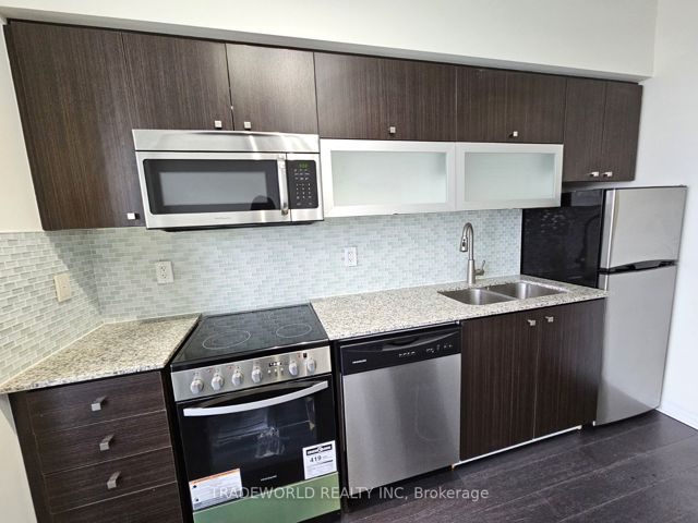 Ph7 - 2015 Sheppard Ave E
