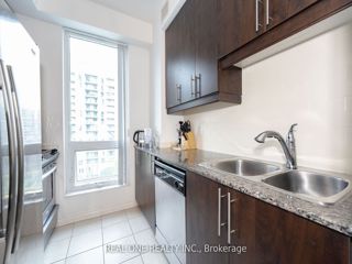 811 - 18 Holmes Ave