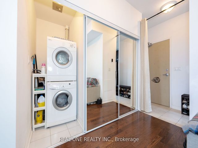 811 - 18 Holmes Ave