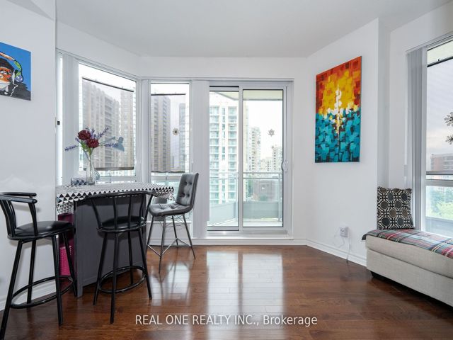 811 - 18 Holmes Ave