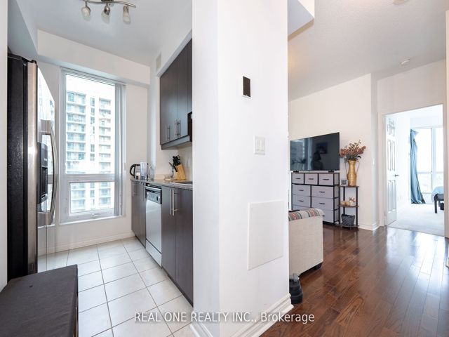 811 - 18 Holmes Ave