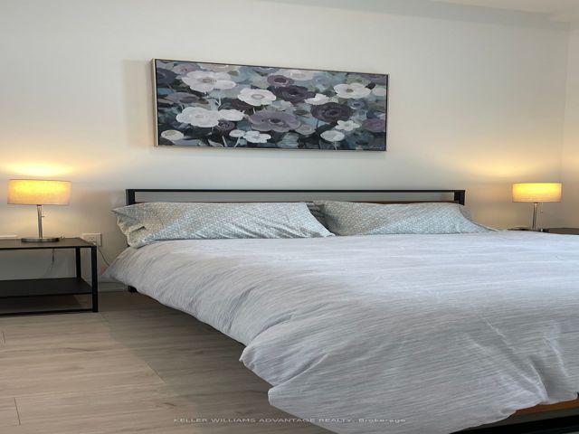 813W - 27 Bathurst St