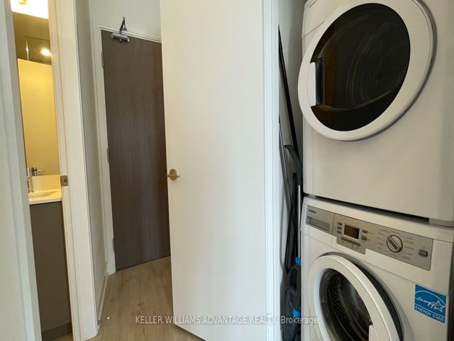 813W - 27 Bathurst St