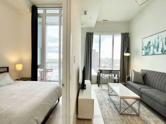813W - 27 Bathurst St