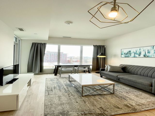 813W - 27 Bathurst St