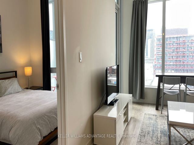 813W - 27 Bathurst St