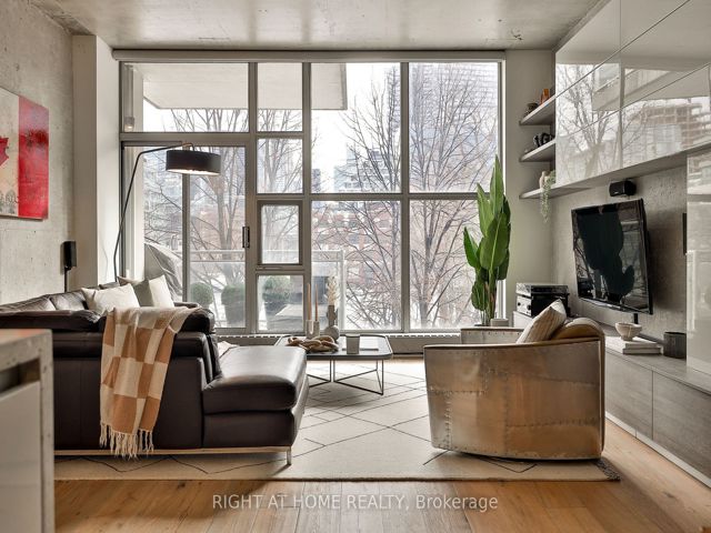 303 - 20 Niagara St