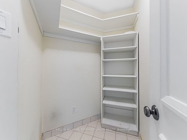 520 - 3800 Yonge St