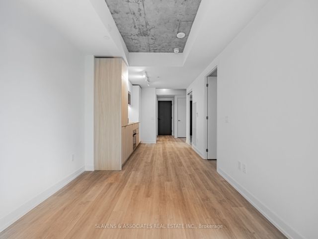 438 - 28 Eastern Ave