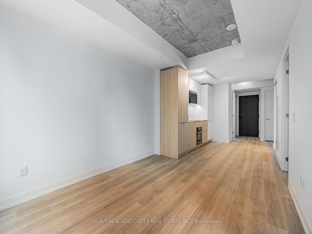 438 - 28 Eastern Ave