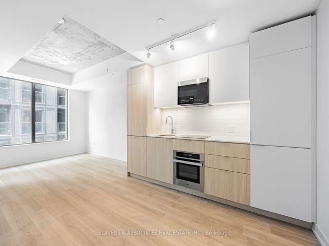 438 - 28 Eastern Ave