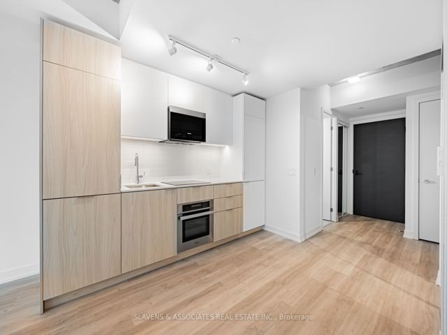 438 - 28 Eastern Ave