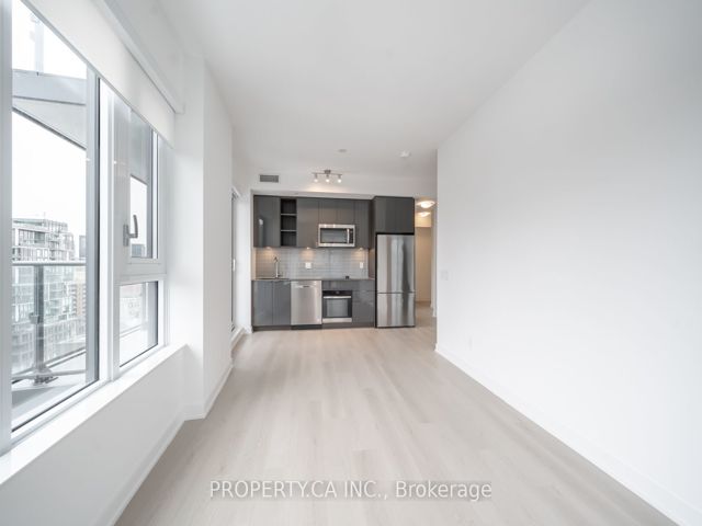 1421 - 543 Richmond St W