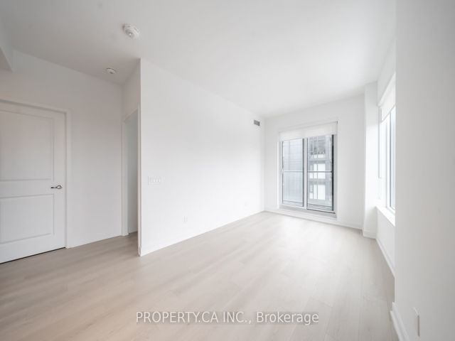 1421 - 543 Richmond St W