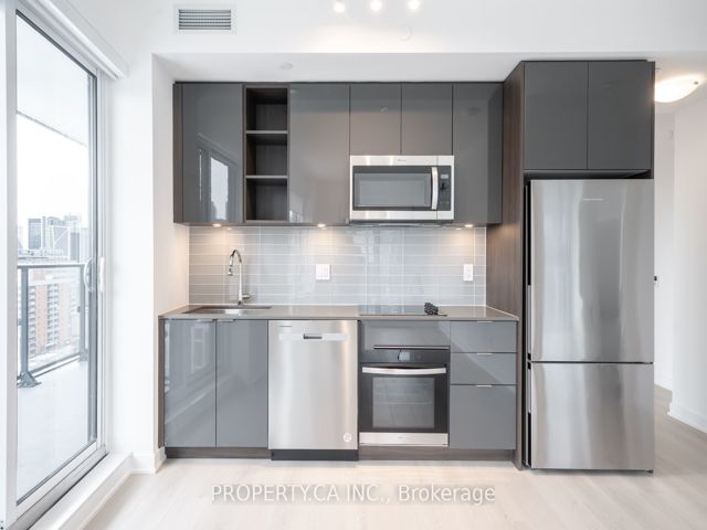 1421 - 543 Richmond St W