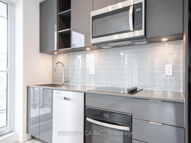 1421 - 543 Richmond St W