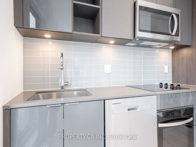 1421 - 543 Richmond St W