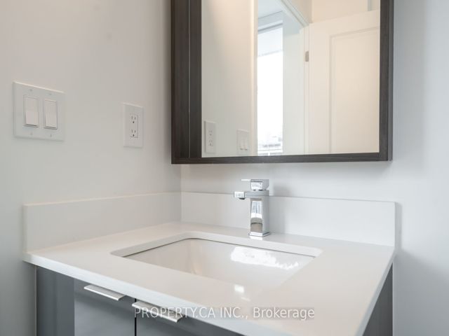 1421 - 543 Richmond St W