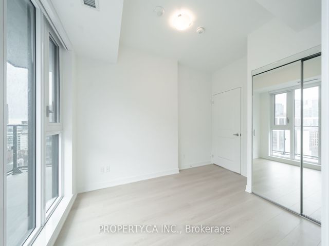 1421 - 543 Richmond St W