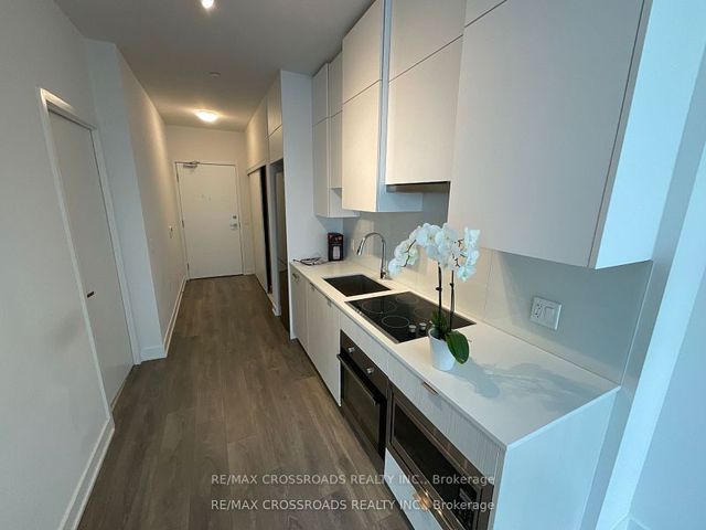 PH02 - 195 Redpath Ave