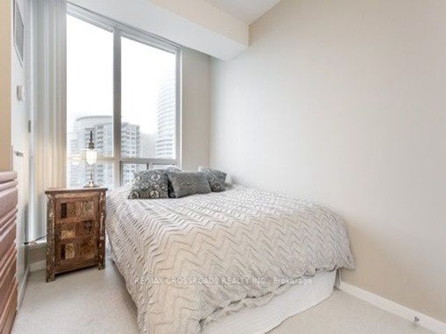 2601 - 218 Queens Quay W