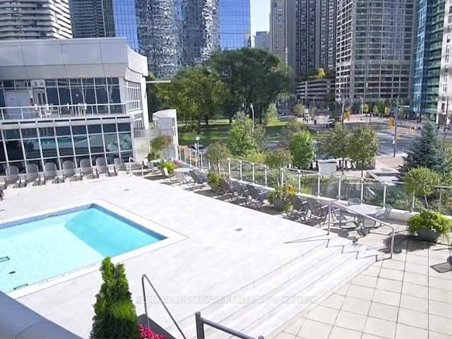 2601 - 218 Queens Quay W