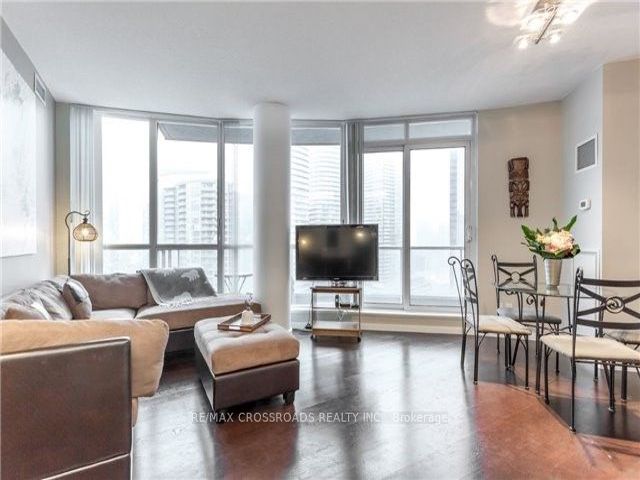 2601 - 218 Queens Quay W