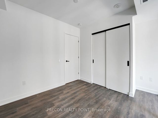 TH07 - 55 Charles St E