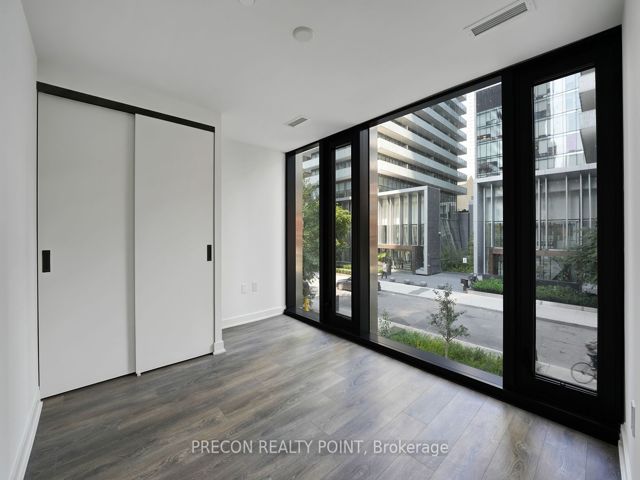 TH07 - 55 Charles St E
