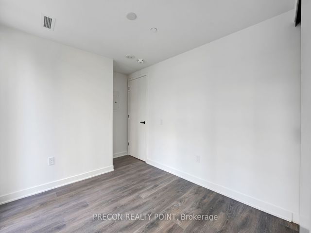 TH07 - 55 Charles St E