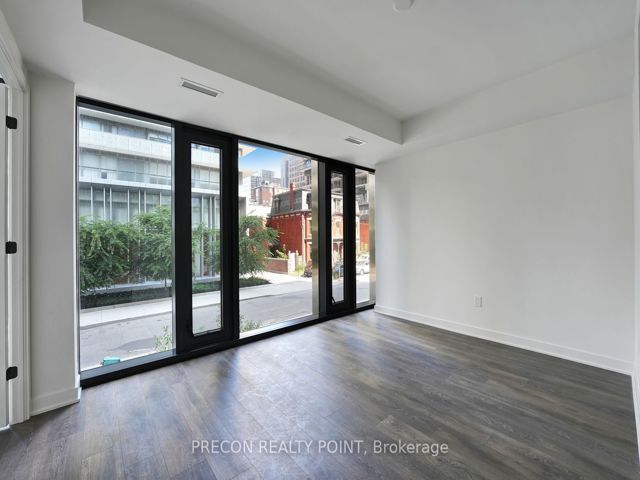 TH07 - 55 Charles St E