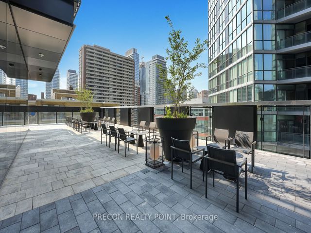 TH07 - 55 Charles St E