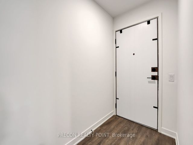 TH07 - 55 Charles St E