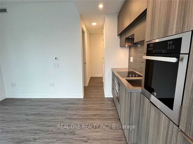 2203 - 39 Roehampton Ave