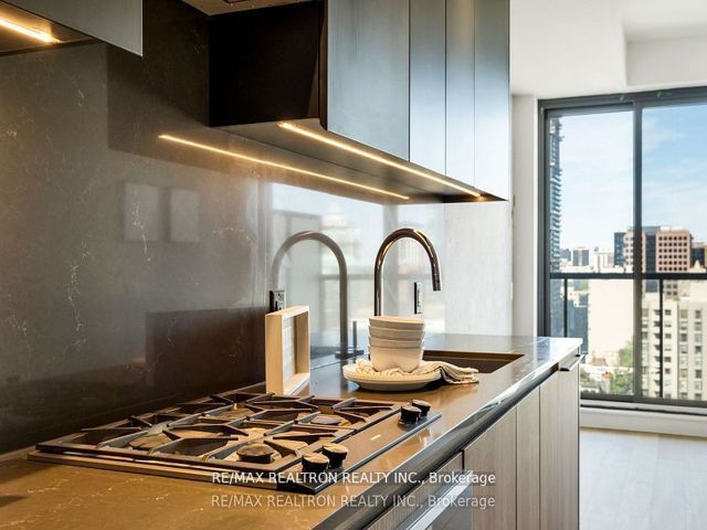 1806 - 81 Wellesley St E