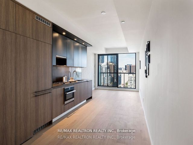 1806 - 81 Wellesley St E