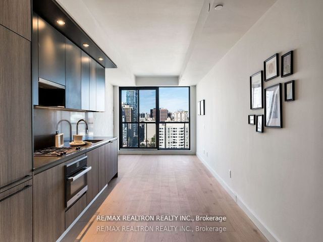 1806 - 81 Wellesley St E