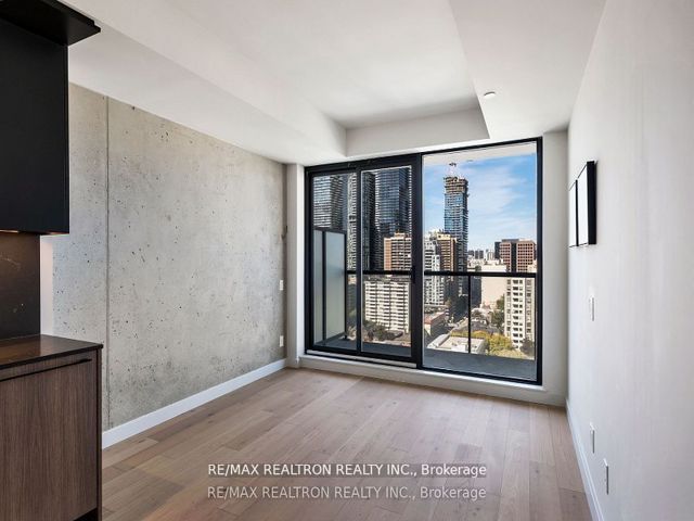 1806 - 81 Wellesley St E