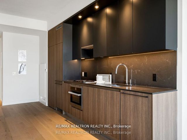 1806 - 81 Wellesley St E