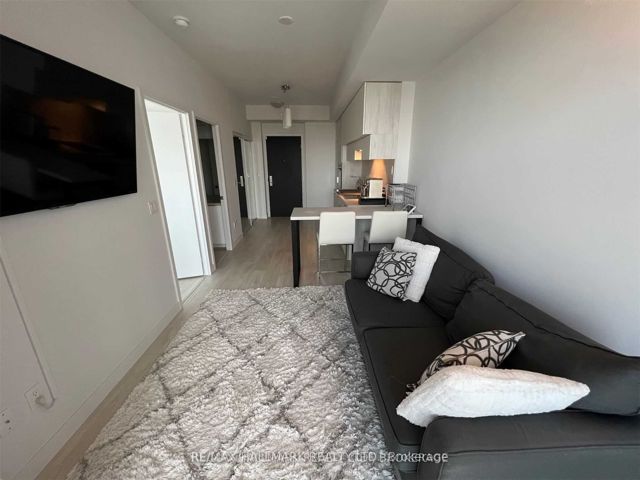4810 - 8 Eglinton Ave E