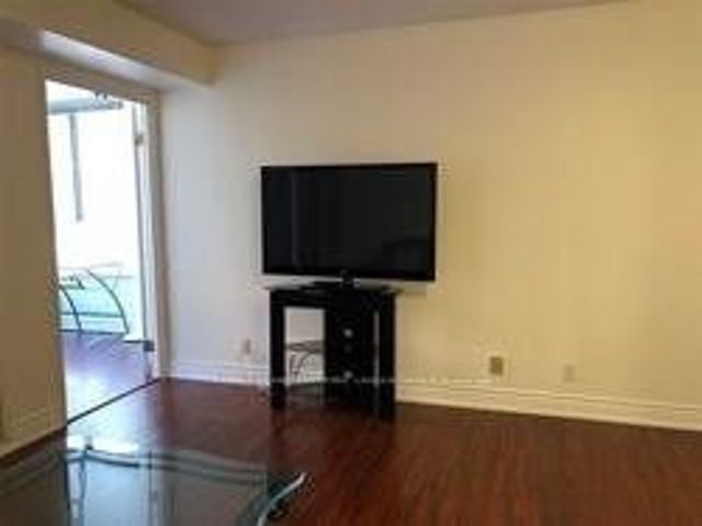 1106 - 717 Bay St