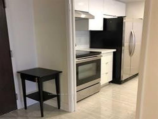 1106 - 717 Bay St