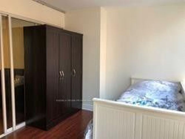 1106 - 717 Bay St