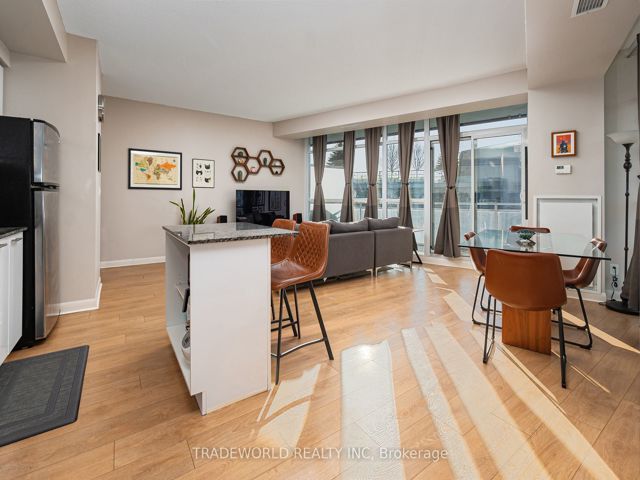 1008 - 15 Bruyeres Mews