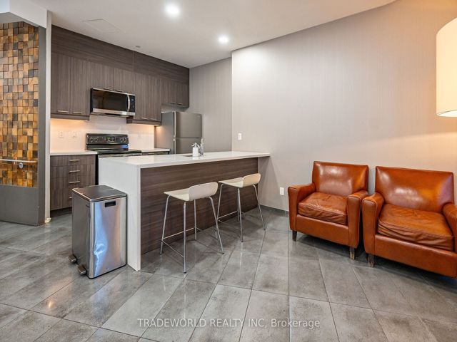 1008 - 15 Bruyeres Mews